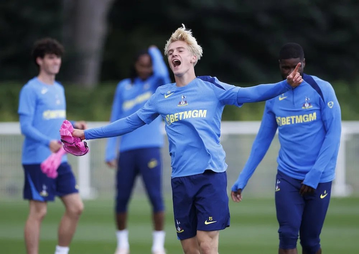 包含比利亚雷亚尔国际比赛日遗憾出局，志在社区盾名次提升，信心回归，纪律约束更严格的词条