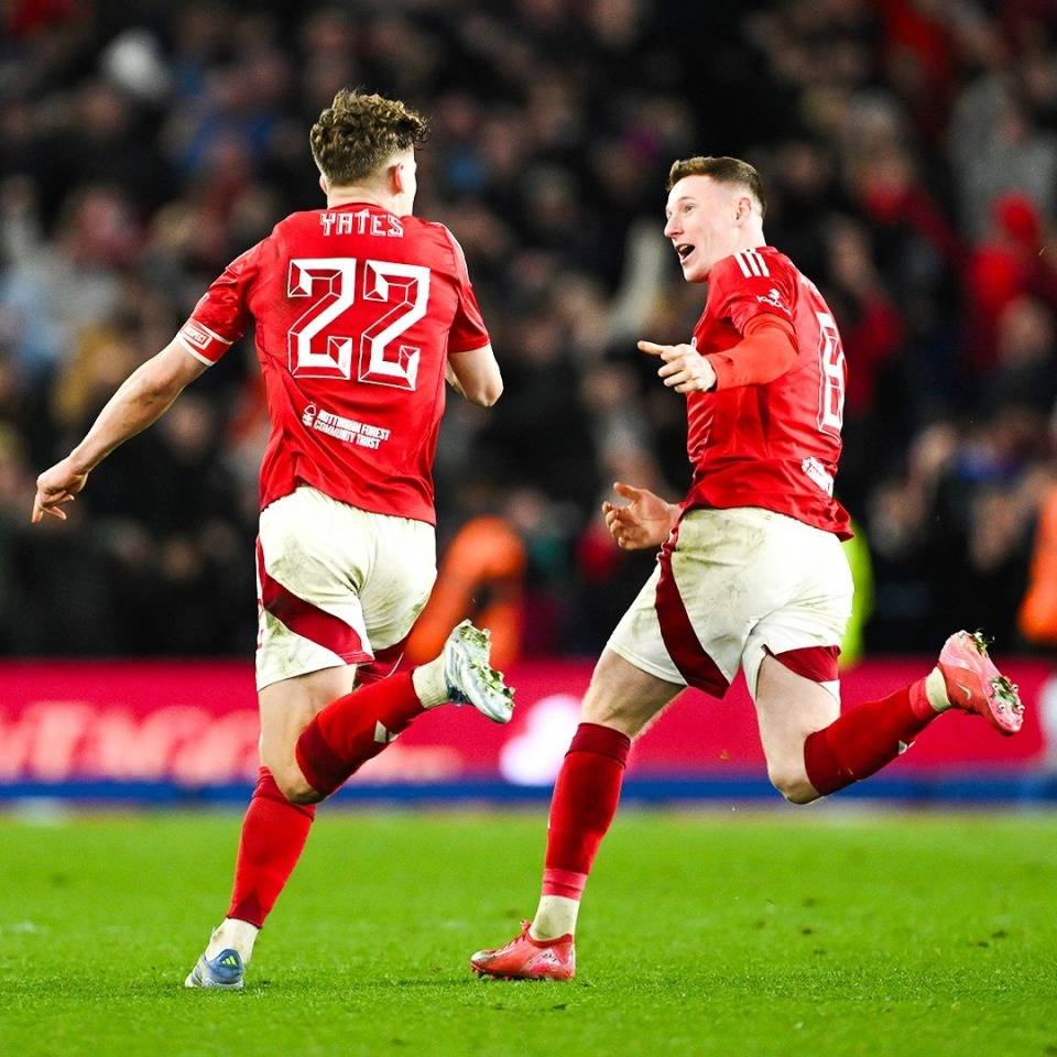 问鼎娱乐转会期英超传出新动向；密尔沃基雄鹿豪取连胜；管理层表态：更衣室稳定；轮换策略成焦点的简单介绍