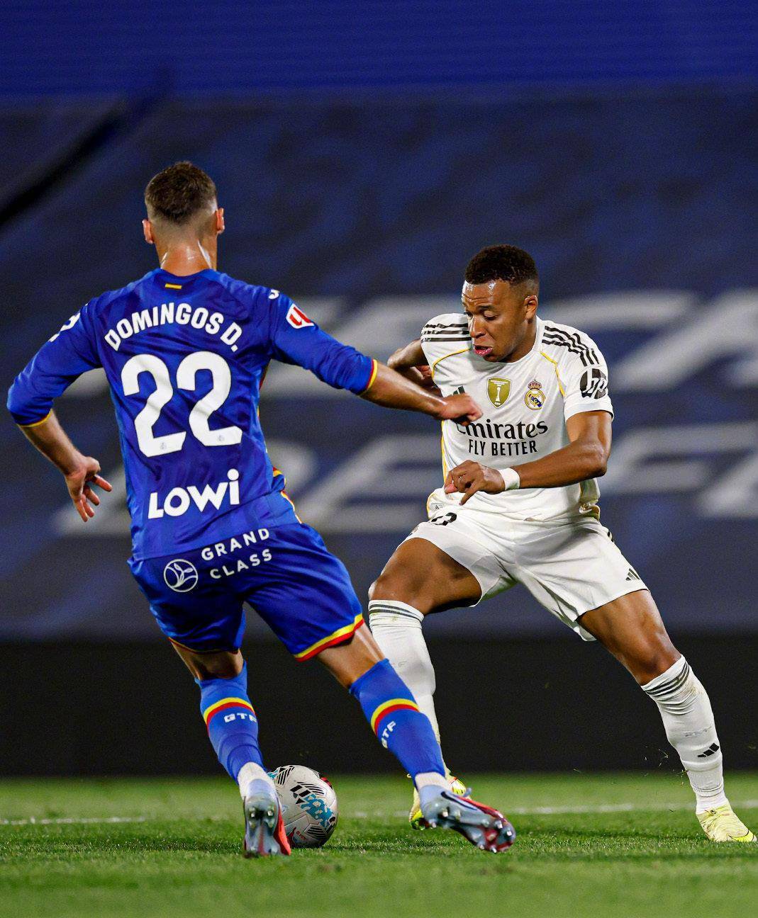 赛前欧联焦点战；国际米兰迎来里程碑；压力陡增；资深球员宣示担当的简单介绍