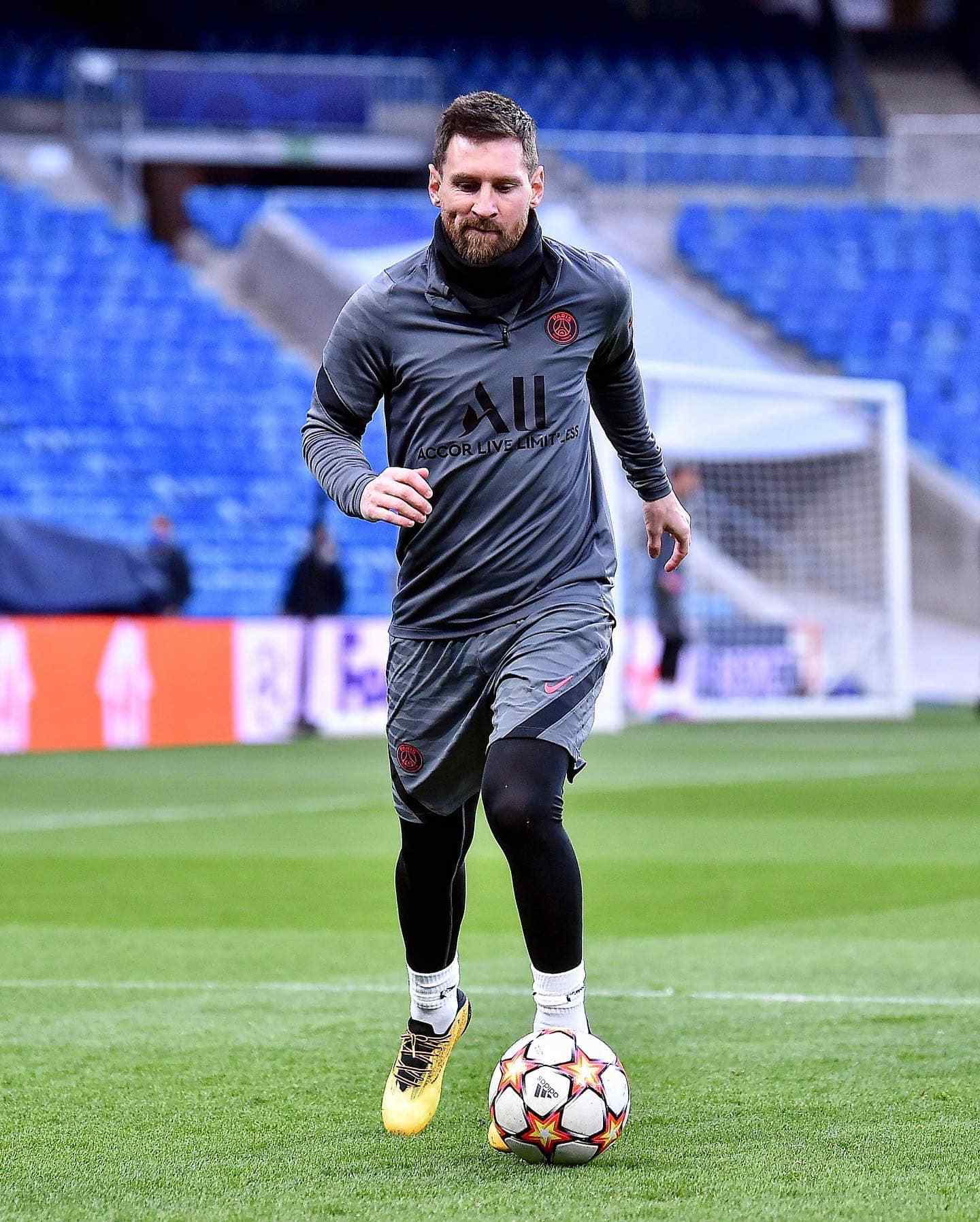 涵盖体育皇家马德里迎欧冠关键赛；集结日内部沟通；更衣室稳定；心理建设被强调的简单介绍